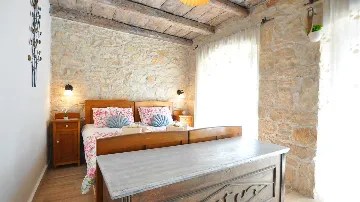 Villa with Heated Pool in Nedešćina for up to 8