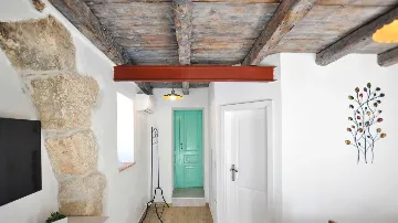 Villa with Heated Pool in Nedešćina for up to 8