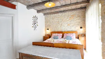 Villa with Heated Pool in Nedešćina for up to 8