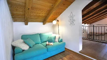 Villa with Heated Pool in Nedešćina for up to 8