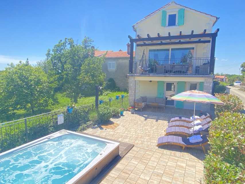 Villa Gisella with heated swimming pool