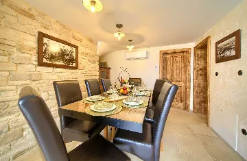 Šilo (Krk) Villa for 8 Guests with Heated Pool