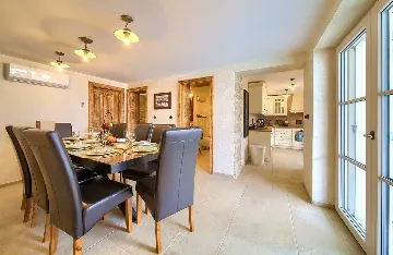 Šilo (Krk) Villa for 8 Guests with Heated Pool