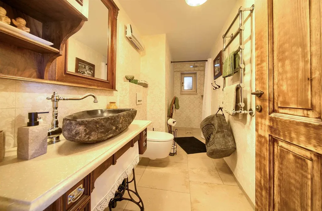 Šilo (Krk) Villa for 8 Guests with Heated Pool