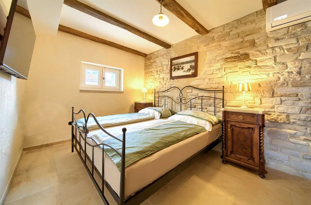 Šilo (Krk) Villa for 8 Guests with Heated Pool