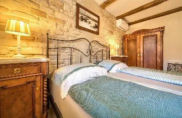 Šilo (Krk) Villa for 8 Guests with Heated Pool