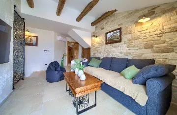 Šilo (Krk) Villa for 8 Guests with Heated Pool