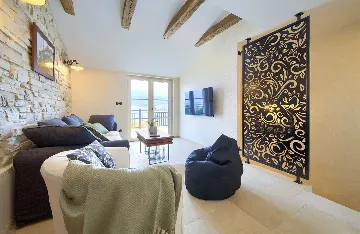 Šilo (Krk) Villa for 8 Guests with Heated Pool