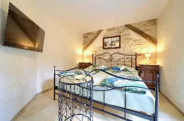 Šilo (Krk) Villa for 8 Guests with Heated Pool