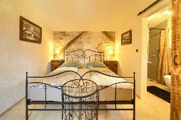 Šilo (Krk) Villa for 8 Guests with Heated Pool