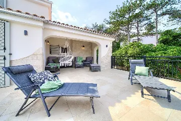 Šilo (Krk) Villa for 8 Guests with Heated Pool