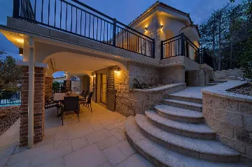 Šilo (Krk) Villa for 8 Guests with Heated Pool