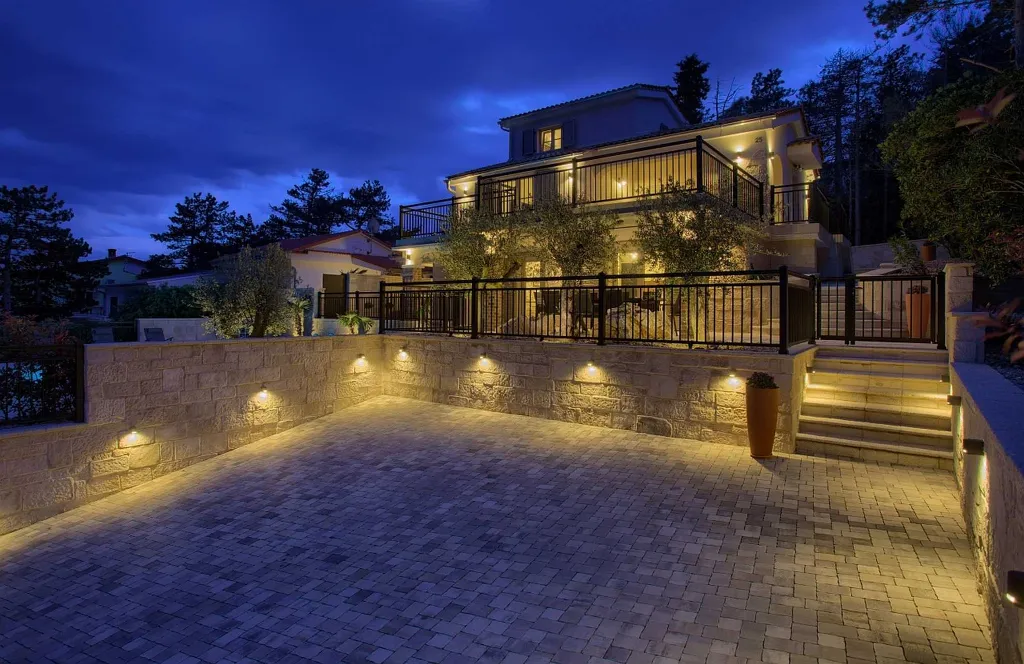 Šilo (Krk) Villa for 8 Guests with Heated Pool