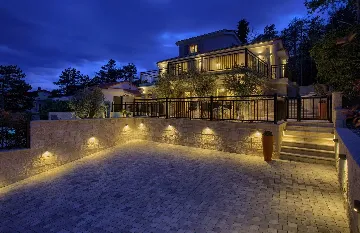 Šilo (Krk) Villa for 8 Guests with Heated Pool