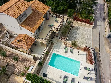 Šilo (Krk) Villa for 8 Guests with Heated Pool