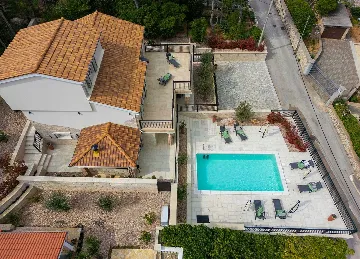 Šilo (Krk) Villa for 8 Guests with Heated Pool