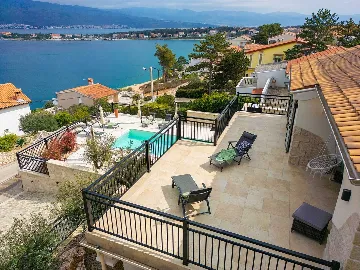 Šilo (Krk) Villa for 8 Guests with Heated Pool