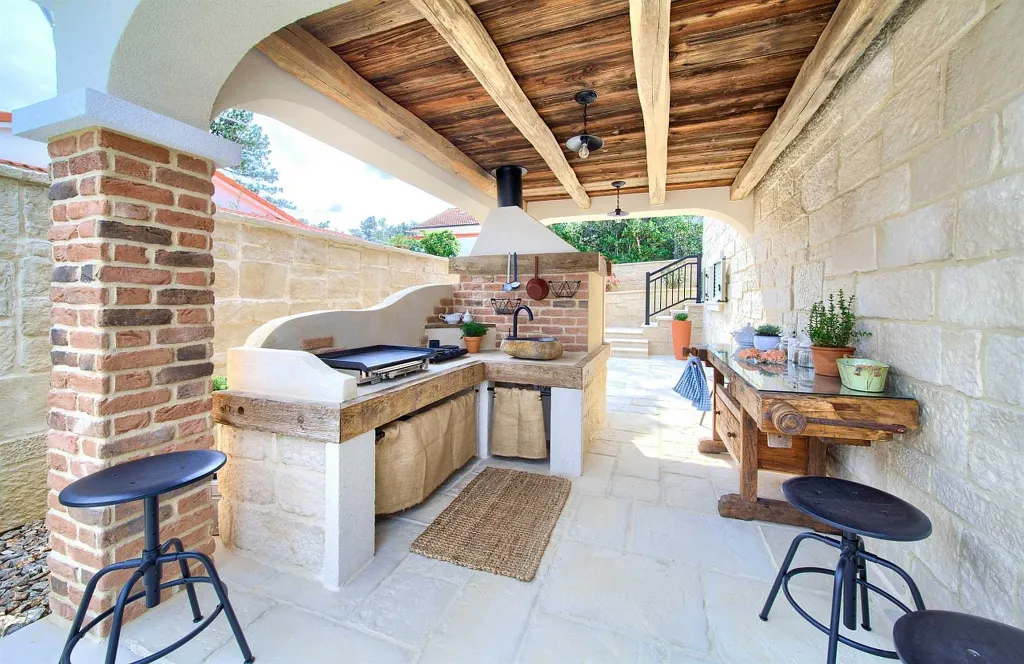 Šilo (Krk) Villa for 8 Guests with Heated Pool