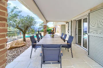 Šilo (Krk) Villa for 8 Guests with Heated Pool