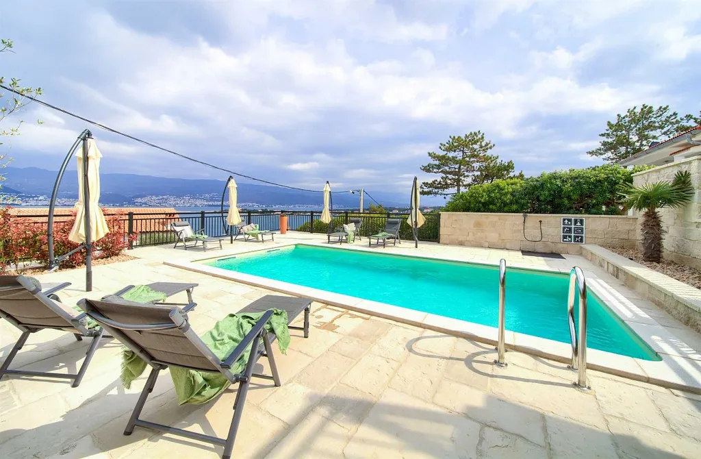 Šilo (Krk) Villa for 8 Guests with Heated Pool