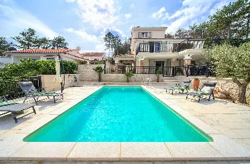 Šilo (Krk) Villa for 8 Guests with Heated Pool