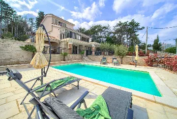 Šilo (Krk) Villa for 8 Guests with Heated Pool