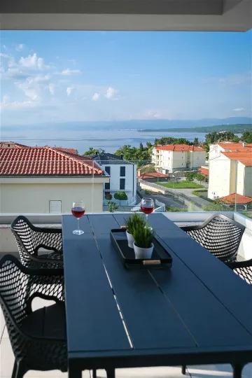 Sea-View Apartment with Balcony in Malinska (Krk)