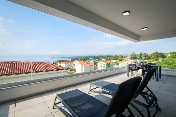 Sea-View Apartment with Balcony in Malinska (Krk)