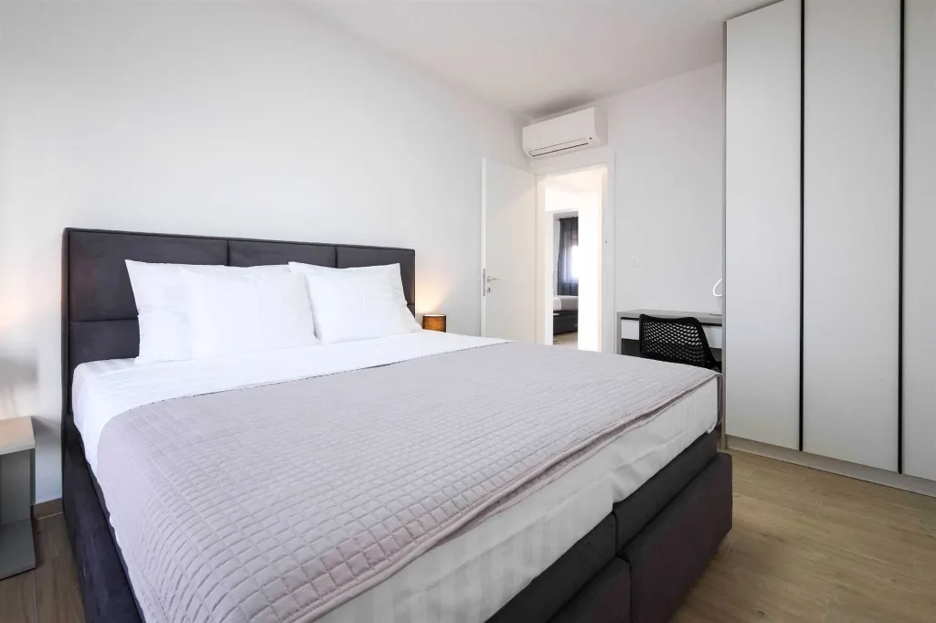 Sea-View Apartment with Balcony in Malinska (Krk)