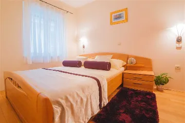 Hvar Apartment for 2 Guests with Sofa Bed