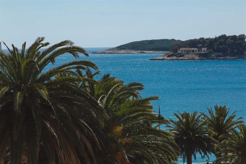 Sea-View Apartment Suite in Hvar for Up to 4