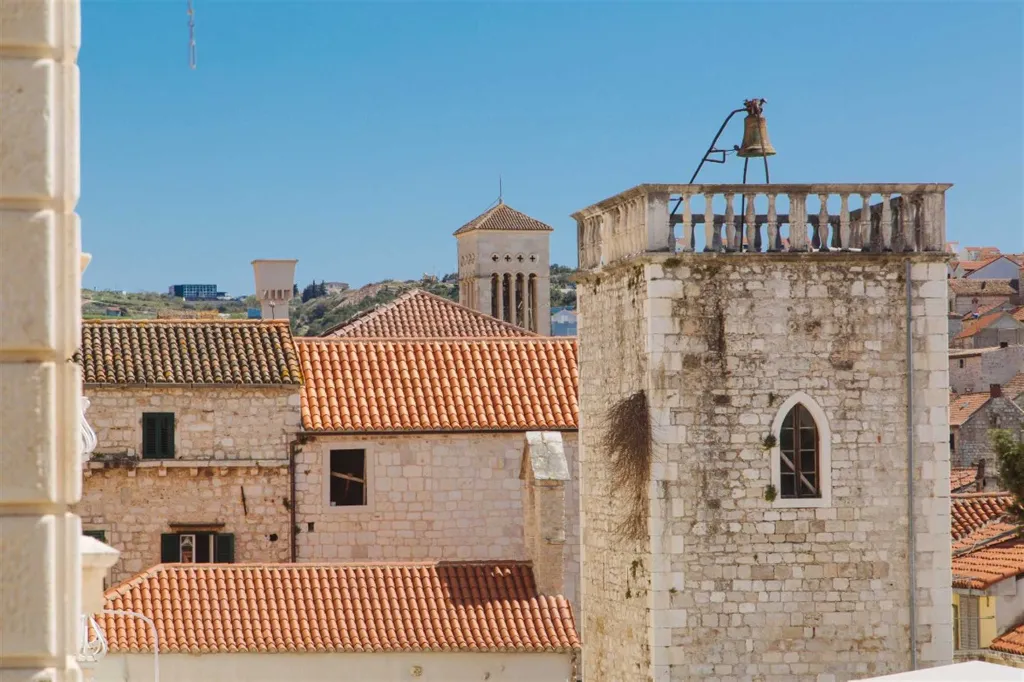 Sea-View Apartment Suite in Hvar for Up to 4