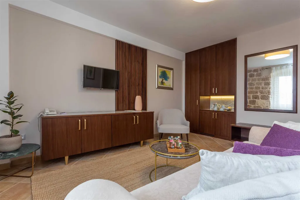 Sea View Apartment in Hvar with King Bed