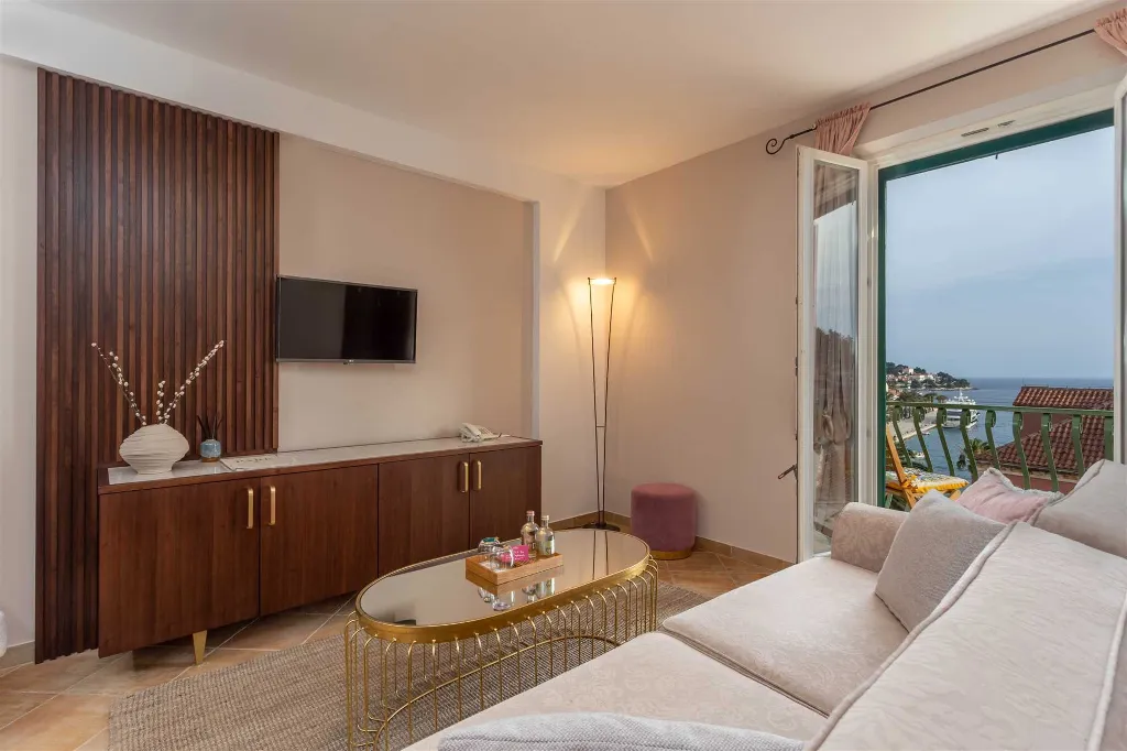 Sea-View Apartment in Hvar with Balcony