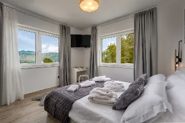 3-Bedroom Villa in Kršan for Up to 8 Guests