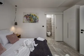 3-Bedroom Villa in Kršan for Up to 8 Guests
