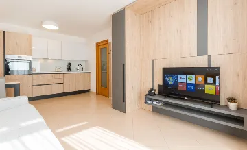 Studio Apartment with Terrace in Umag for 2