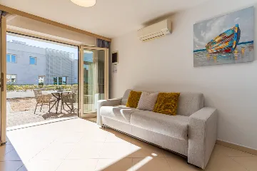 Studio Apartment with Terrace in Umag for 2