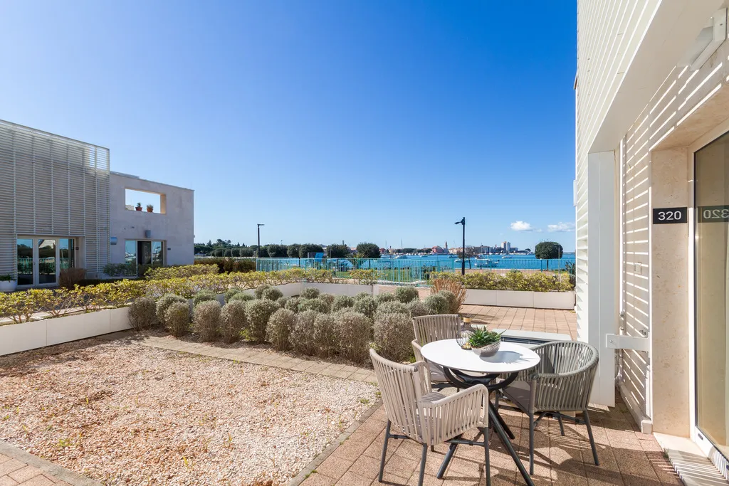 Studio Apartment with Terrace in Umag for 2