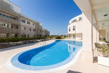 3-Bedroom Sea-View Apartment in Umag