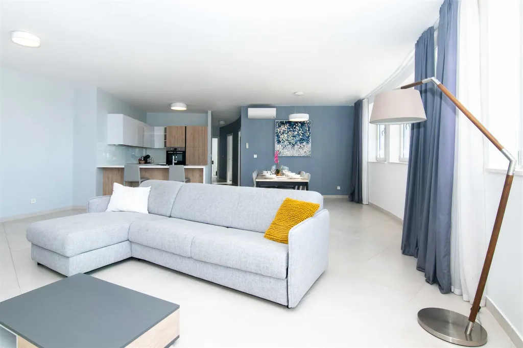 3-Bedroom Sea-View Apartment in Umag