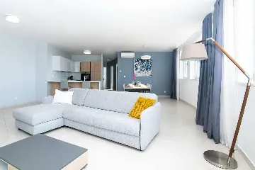 3-Bedroom Sea-View Apartment in Umag