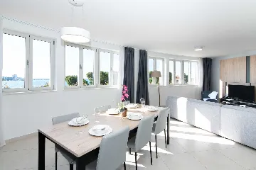 3-Bedroom Sea-View Apartment in Umag