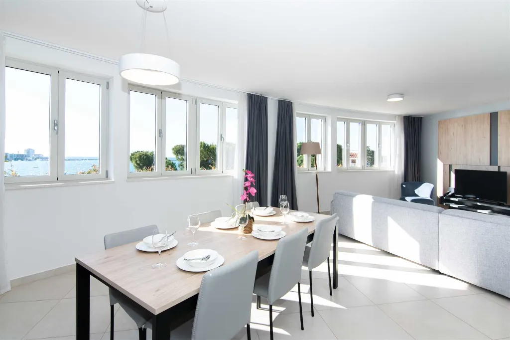 3-Bedroom Sea-View Apartment in Umag
