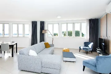 3-Bedroom Sea-View Apartment in Umag