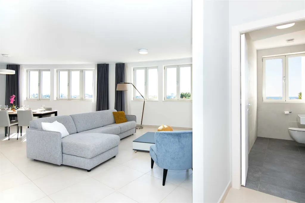 3-Bedroom Sea-View Apartment in Umag