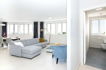 3-Bedroom Sea-View Apartment in Umag