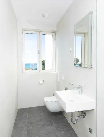 3-Bedroom Sea-View Apartment in Umag