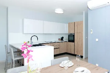 3-Bedroom Sea-View Apartment in Umag