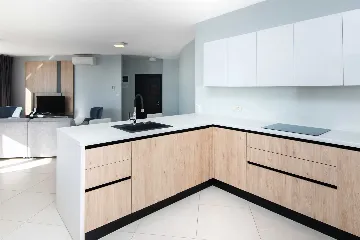 3-Bedroom Sea-View Apartment in Umag